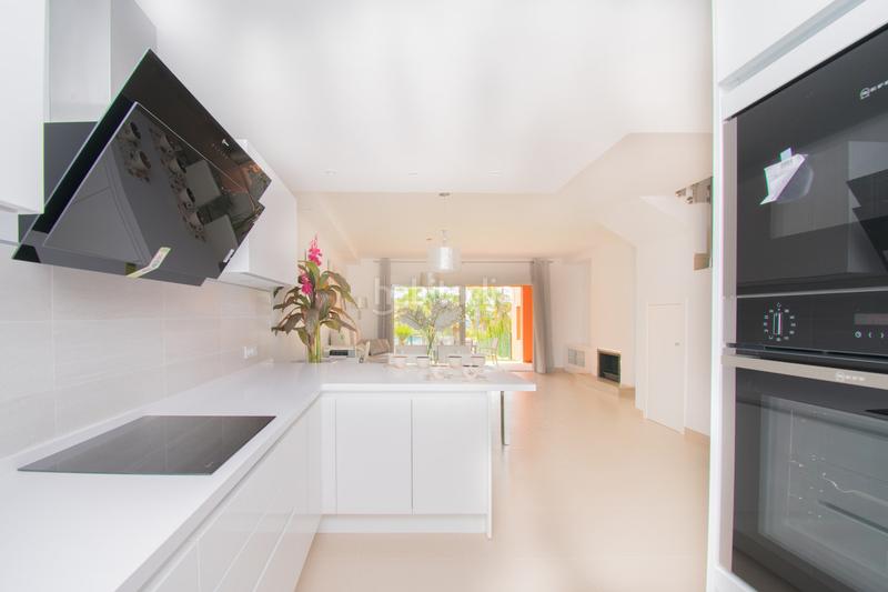Foto a0c8974e-7f71-4cf0-a9a4-c262627e88c8. Rent semi detached house with heating parking pool in Benahavís
