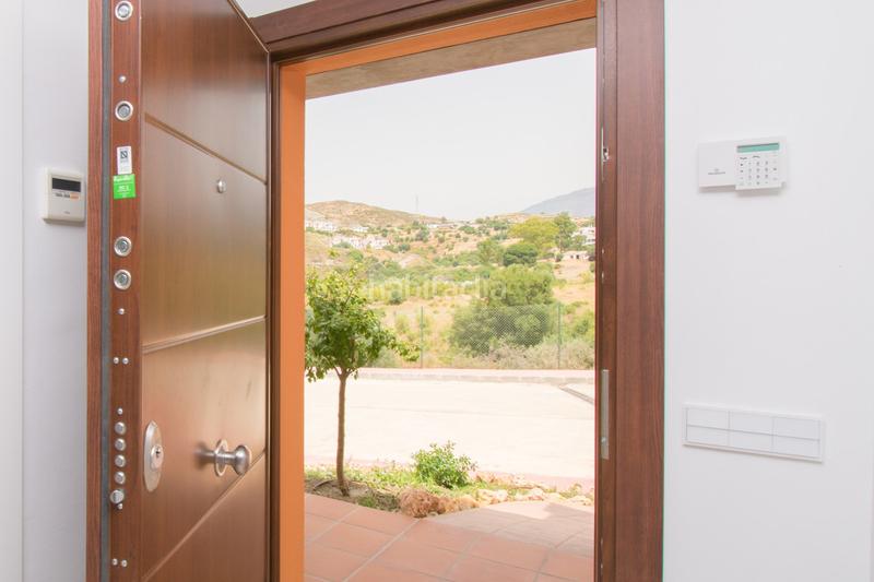 Foto f04fc461-758e-45ca-93e3-382571dc3415. Rent semi detached house with heating parking pool in Benahavís