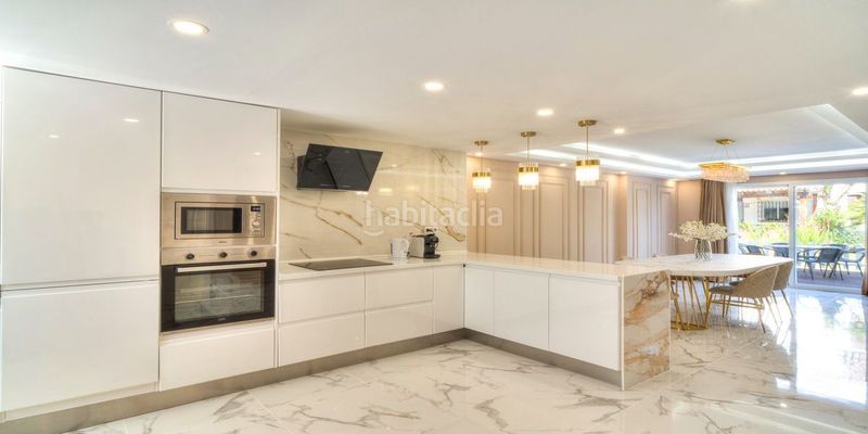 Foto 601b1f8e-d56a-4652-a513-d129091280c7. Casa adossada amb aparcament piscina a La Dama de Noche - La Alzambra Marbella