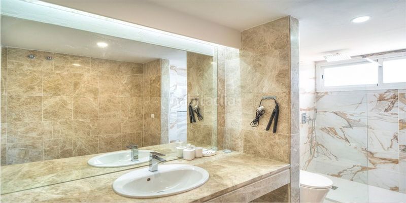 Foto a791b7ab-ec57-4510-ba84-92fb51d266a2. Casa adossada amb aparcament piscina a La Dama de Noche - La Alzambra Marbella