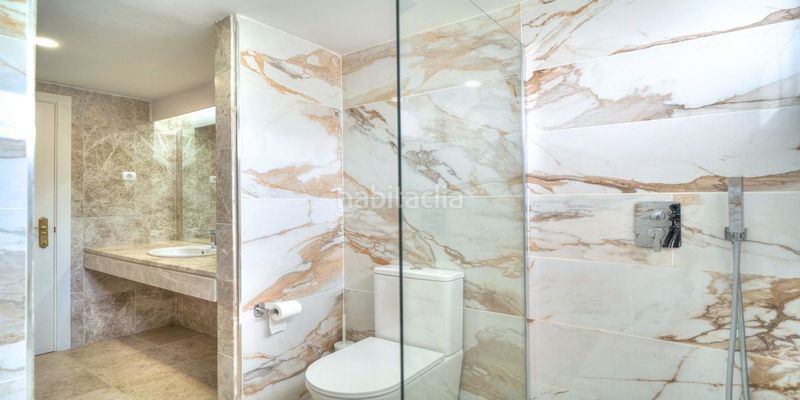 Foto c6f13fe6-4e2b-4f9a-9e4b-e4397dadf034. Casa adossada amb aparcament piscina a La Dama de Noche - La Alzambra Marbella
