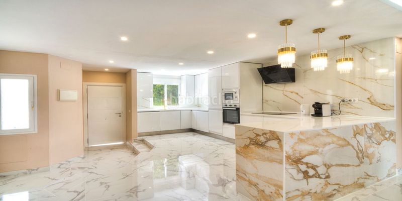 Foto cf273b88-d7c4-4e20-9bdf-891c56f24976. Casa adossada amb aparcament piscina a La Dama de Noche - La Alzambra Marbella