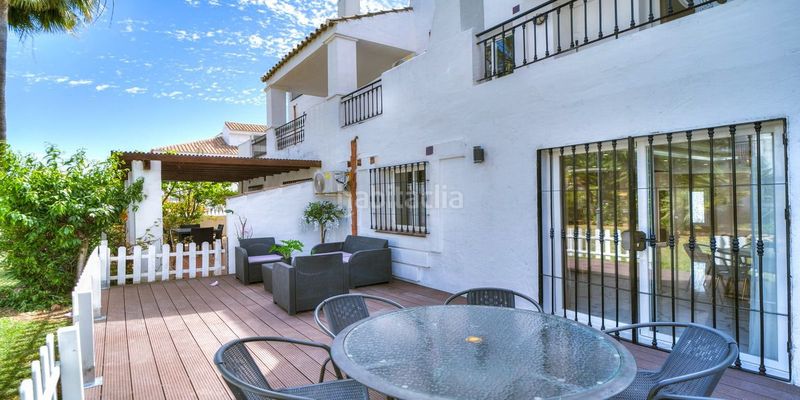 Foto e5848ba5-9dd6-49b1-a172-2a0f52ad02c5. Casa adossada amb aparcament piscina a La Dama de Noche - La Alzambra Marbella