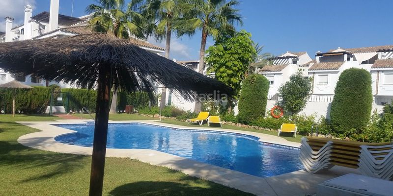 Foto eae692d2-4c5e-4eca-896c-7bcf60b7c51e. Casa adossada amb aparcament piscina a La Dama de Noche - La Alzambra Marbella