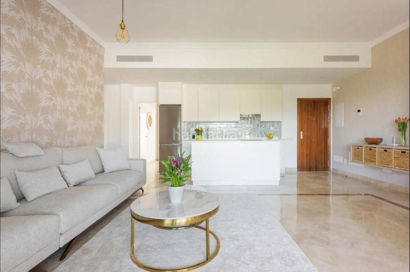 Foto 8a22feec-5df4-4dfe-a48f-41e993d25959. Alquiler apartamento  en alquiler en el paraiso, 3 dormitorios. en Estepona
