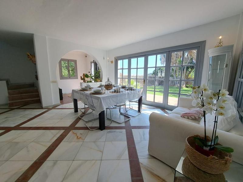 Foto 19b660ad-60bb-4b3d-87c2-58a05aacbd7e. Miete chalet mit parking in altos de Estepona Estepona