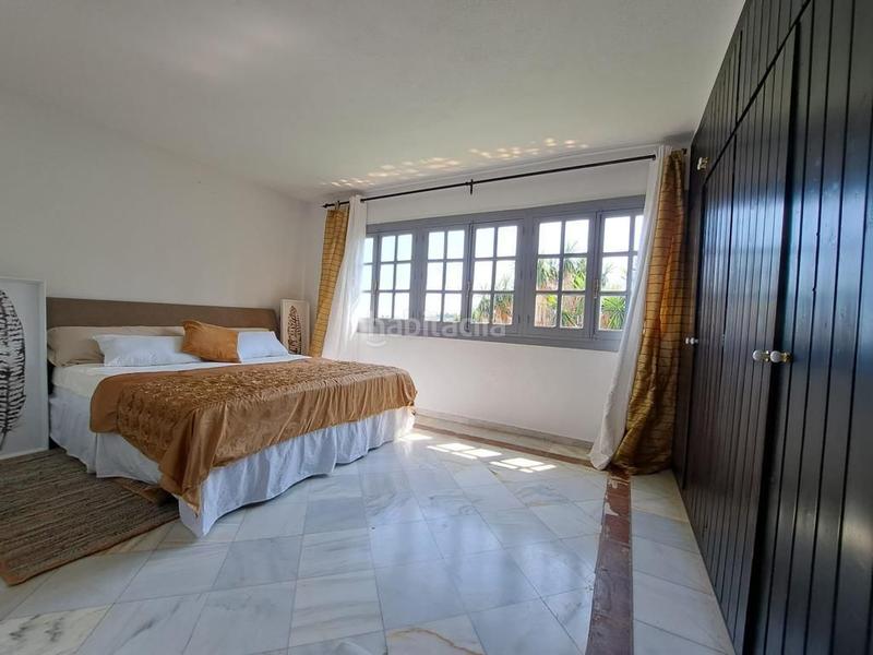 Foto 979c6864-48b1-4135-93d2-3a47169eac56. Miete chalet mit parking in altos de Estepona Estepona