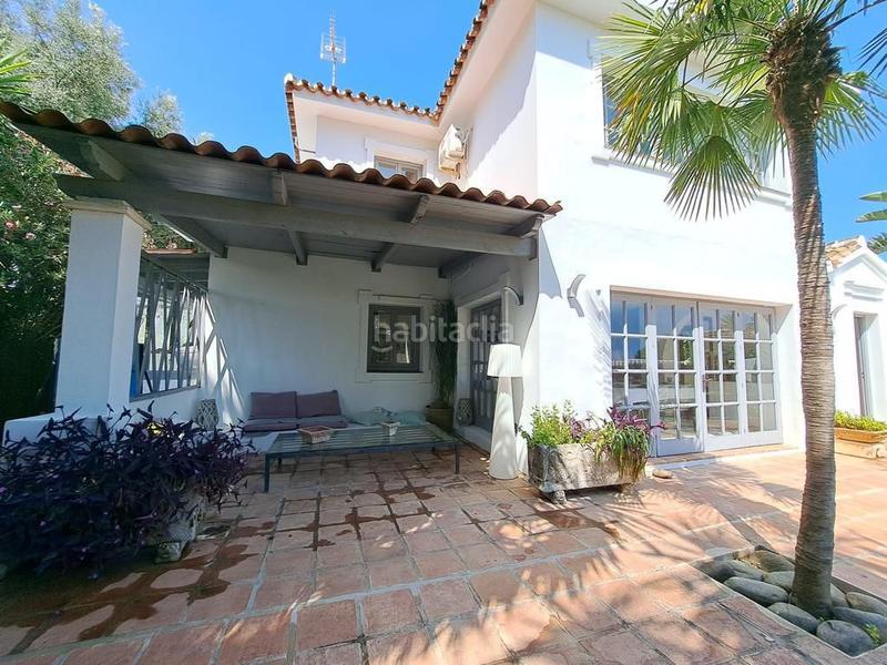 Foto a281d648-cc75-4f65-a21c-92115c1792a3. Miete chalet mit parking in altos de Estepona Estepona