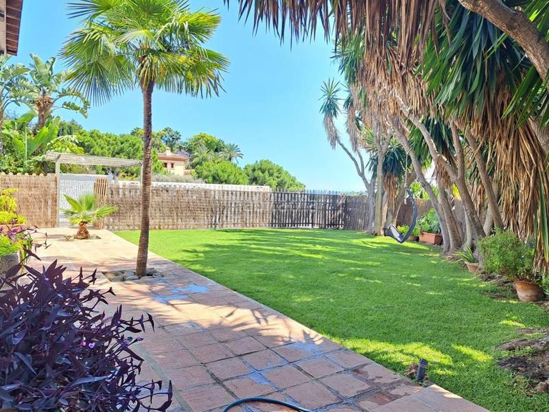 Foto ca6e878b-3e84-4ab7-898f-5ab8df501fa9. Miete chalet mit parking in altos de Estepona Estepona