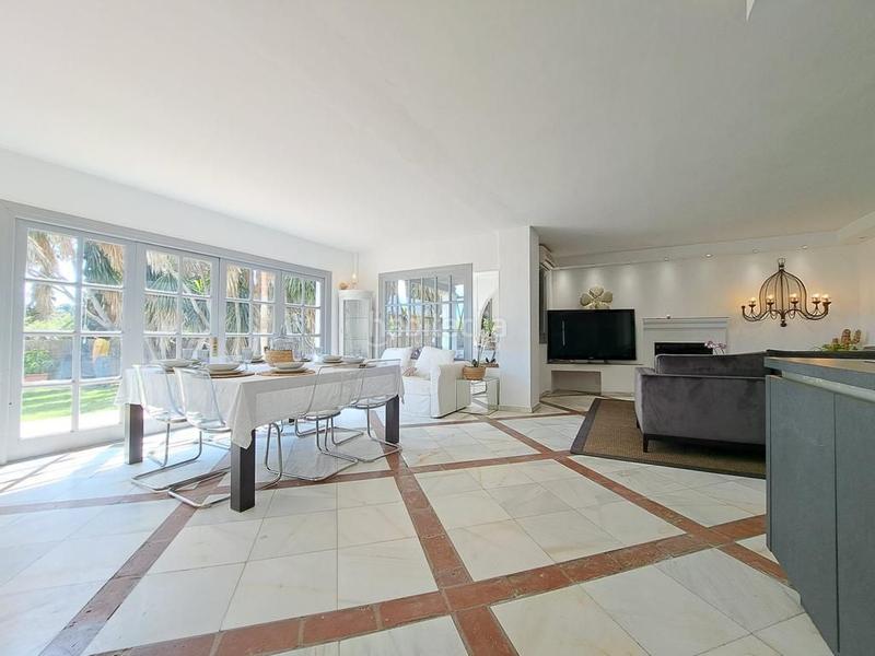 Foto 2558752a-4add-48bf-a516-7ddce29fd113. Rent chalet with parking in altos de Estepona Estepona