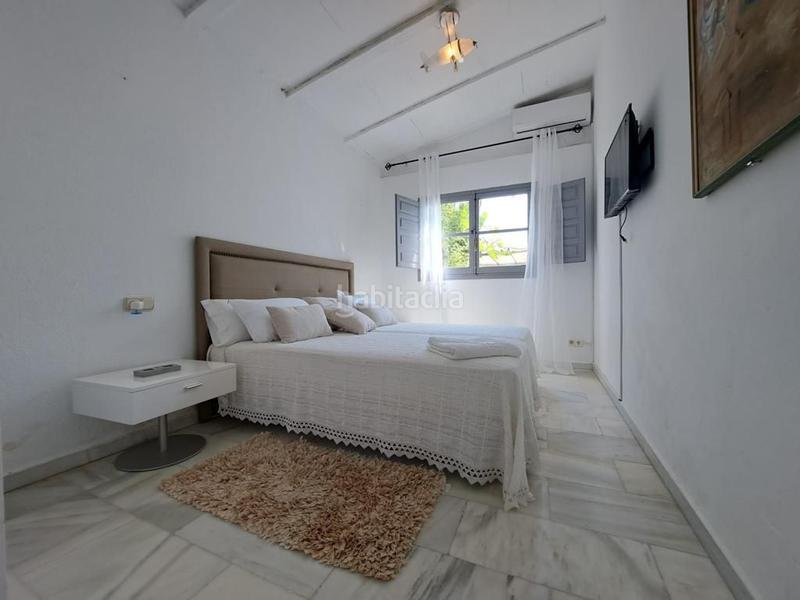 Foto 3596d2d9-723e-4f8c-8a2a-c0ac833109b4. Rent chalet with parking in altos de Estepona Estepona