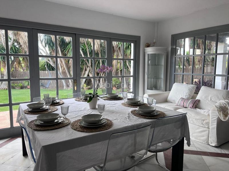 Foto 3cfeb211-b3a8-478f-a7d4-695c2bbb5f5d. Rent chalet with parking in altos de Estepona Estepona