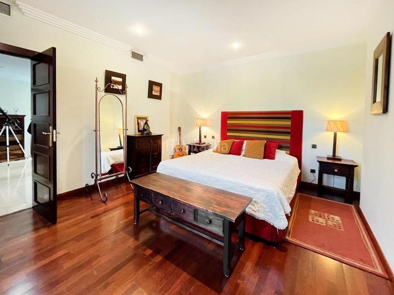 Foto a4da74f5-e6b9-4fd9-a4de-33cdcb2dbba7. Lloguer xalet amb aparcament piscina a Puerto Banús Marbella