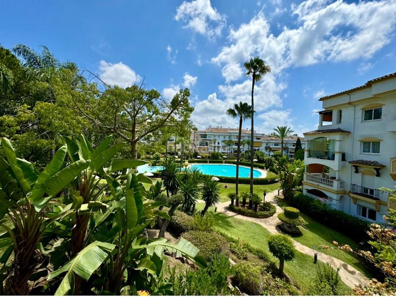 Foto ee298969-0cbd-4f46-a36f-65e6ce4032f9. Lloguer apartament amb aparcament piscina a Las Lomas de Río Verde Marbella