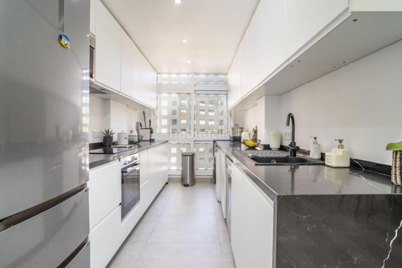 Foto 77a0d0e0-8f33-4c7b-a994-4291af4b3bf3. Location appartement avec parking piscine dans Nueva Andalucía centro Marbella