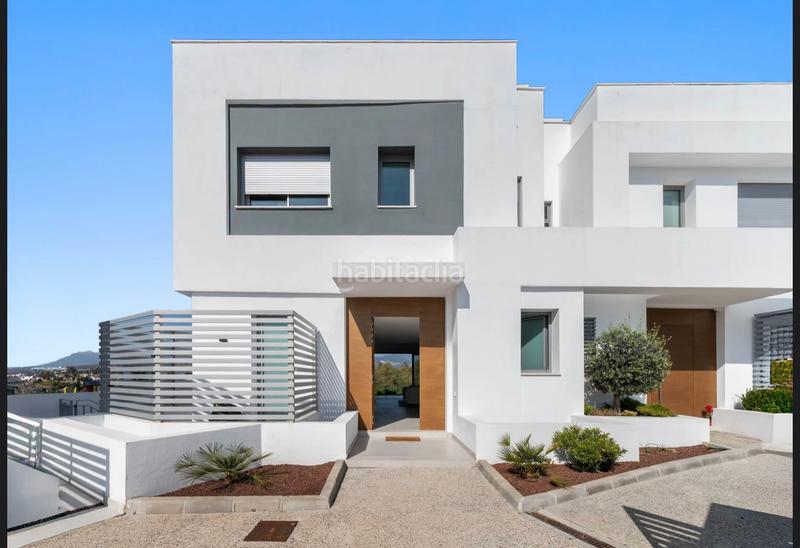 Foto f0bf1c11-c3a1-4d9f-84bc-91daa258e4d6. Casa adossada amb aparcament a San Pedro de Alcántara Pueblo Marbella