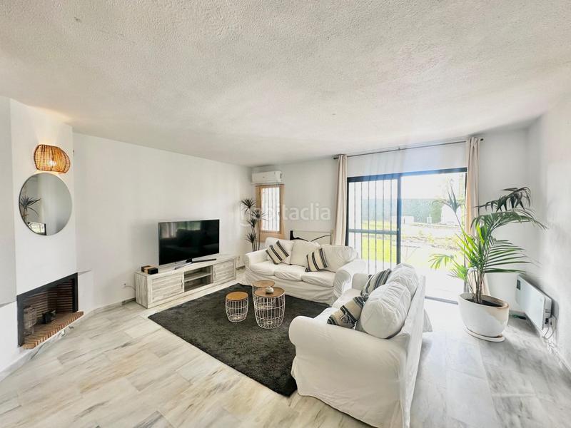 Foto ff0c1874-4fa9-488a-9f5c-2f405fe4d532. Miete reihenhaus mit parking pool in Bel - Air Estepona