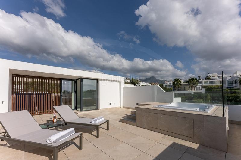 Foto 0ff17dd8-24a9-4310-8428-884cd01d1d7e. Alquiler casa adosada en n/a adosado en alquiler en nueva andalucía, 3 dormitorios. en Marbella