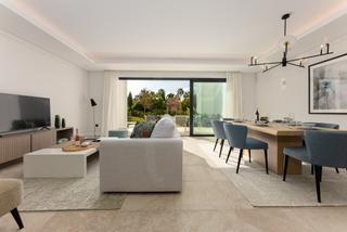 Location Maison jumelée  N/a. Adosado en alquiler en nueva andalucía, 3 dormitorios.