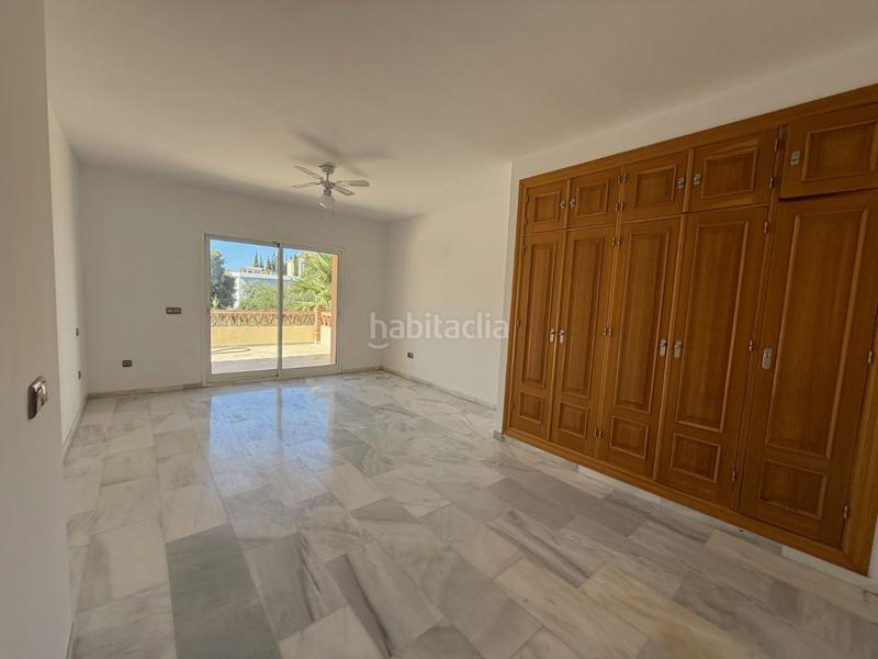 Foto 213c5316-512c-4cbe-9ca9-d1ebefd23d63. Location chalet avec parking dans Costabella Marbella