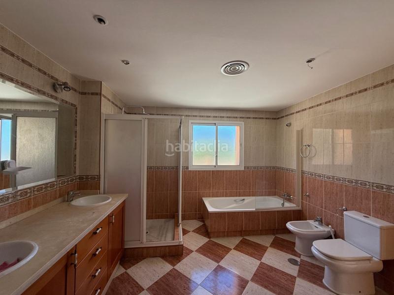 Foto cc9307d3-6418-4b40-a810-1232fcace23e. Location chalet avec parking dans Costabella Marbella