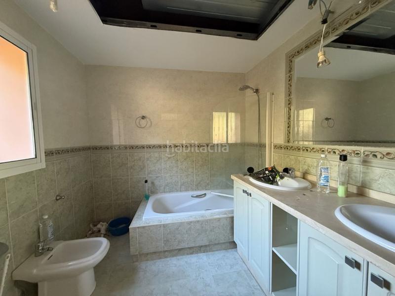 Foto f5f8dd16-639a-41b1-b94e-b22d7042c3a5. Miete chalet mit parking in Costabella Marbella