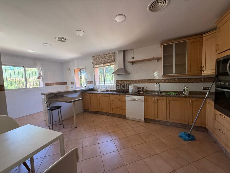 Foto 869ada25-3616-4ac8-ac75-6a7b530ca562. Rent chalet with parking in Costabella Marbella