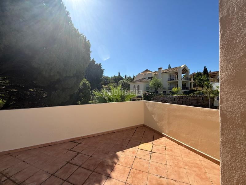 Foto ea2b3e02-09f4-49dd-bdef-5af515cc304c. Rent chalet with parking in Costabella Marbella