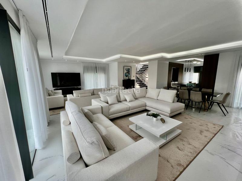 Foto cfa9a488-9612-41bb-8cef-214672dd741d. Affitto chalet con parcheggio in Las Lomas de Río Verde Marbella