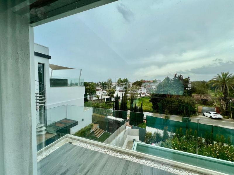 Foto 5731fabd-5425-4bef-861c-a7053d9fc833. Miete chalet mit parking in Las Lomas de Río Verde Marbella