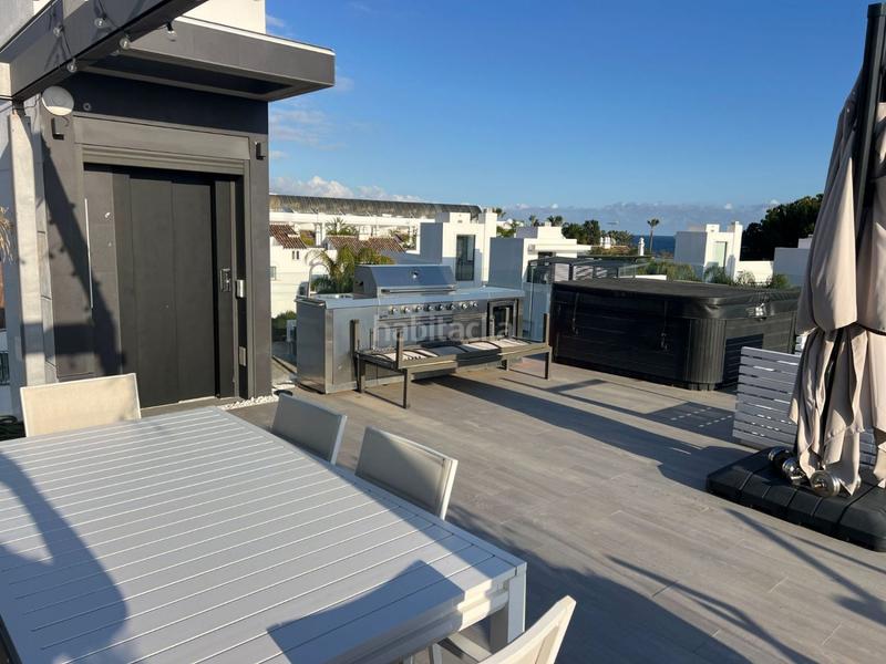 Foto fc217328-d6e4-4093-8718-6577afca3e72. Miete chalet mit parking in Las Lomas de Río Verde Marbella