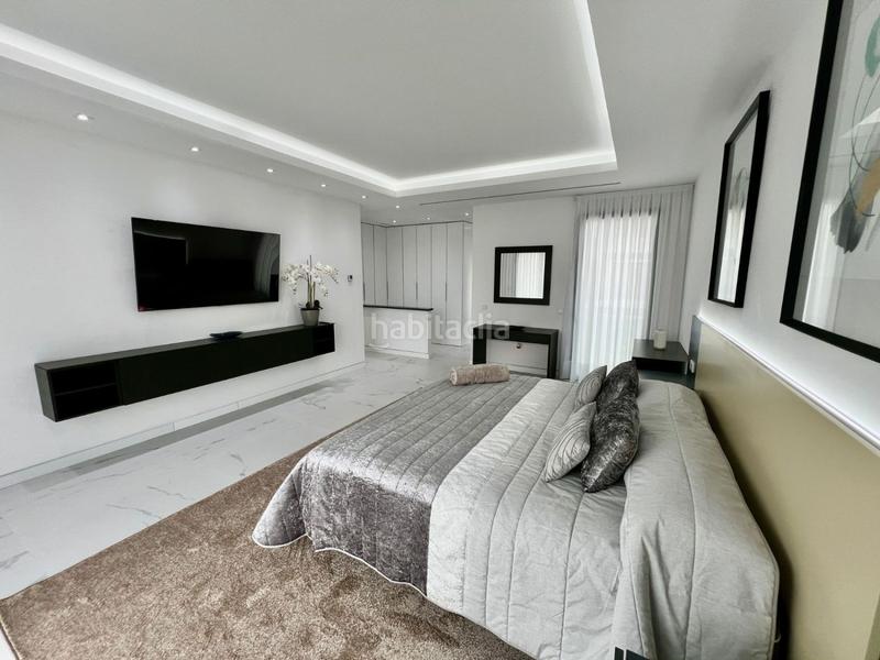 Foto 7347bfc4-f365-41b3-8de0-fd01d6b9b628. Rent chalet with parking in Las Lomas de Río Verde Marbella