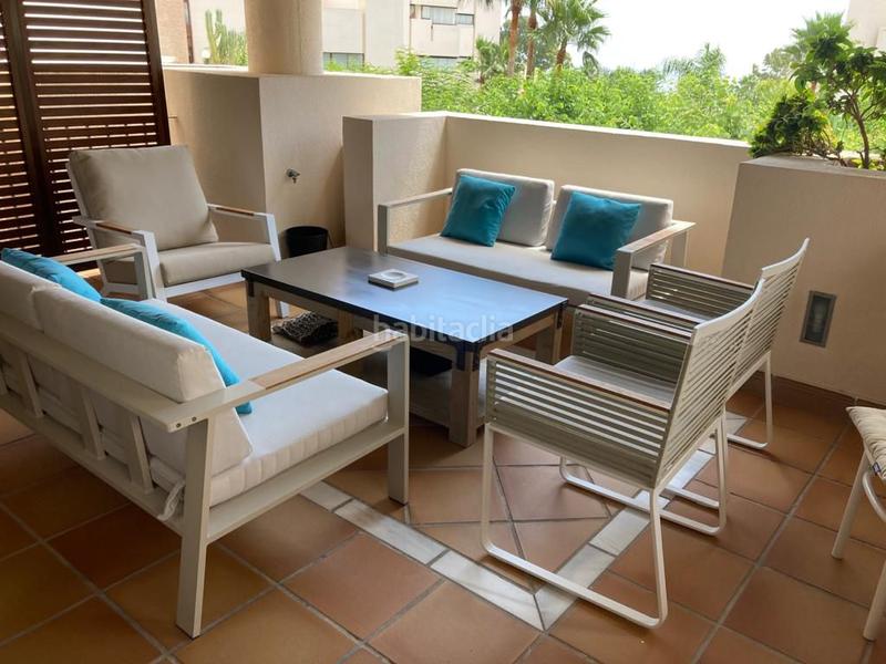 Foto a5a1f3f9-fc0a-499d-a145-296e80345c8a. Rent apartment with parking in Zona de Punta Plata Estepona