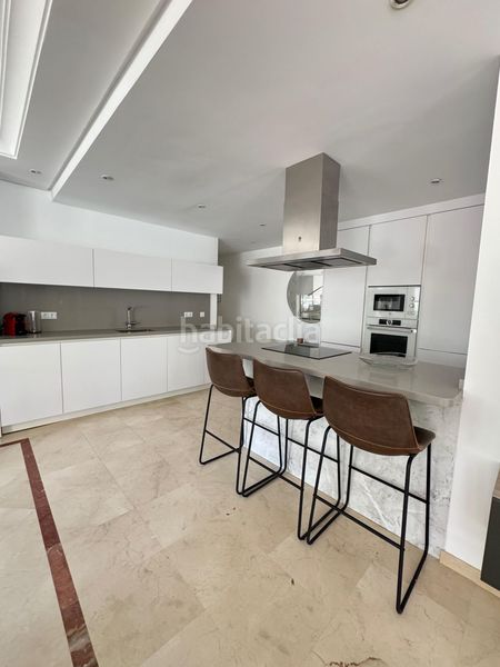 Foto 7a2eb80f-1742-46b9-8773-906876a72232. Rent apartment with parking in Puerto Banús Marbella