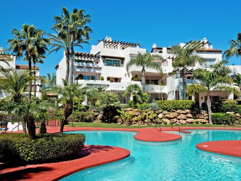 Foto ce76d2ea-d98f-4fa9-89cf-7a52a1faa11c. Rent apartment with parking in Puerto Banús Marbella
