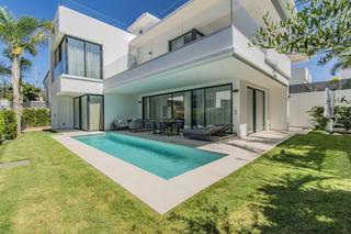 Xalet a La Carolina - Guadalpín. Villa en venta en the golden mile, 4 dormitorios.