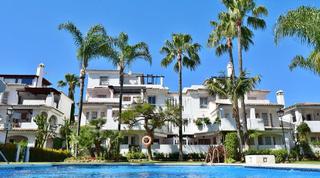 Rent Apartment in La Dama de Noche - La Alzambra. Apartamento en alquiler en nueva andalucía, 3 dormitorios.