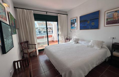 Foto c43857c1-1a35-46ee-ad94-a0e76e7385ad. Casa adossada amb aparcament a Nueva Alcántara Marbella
