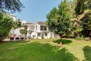 Rent Chalet in Las Lomas de Río Verde. Villa en alquiler en milla de oro, 4 dormitorios.