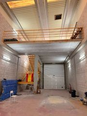 Miete Fabrikhalle in Aloha. Nave industrial en alquiler en nueva andalucía, 2 dormitorios.