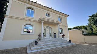 Lloguer Xalet a La Carolina - Guadalpín. Villa en alquiler en milla de oro, 7 dormitorios.