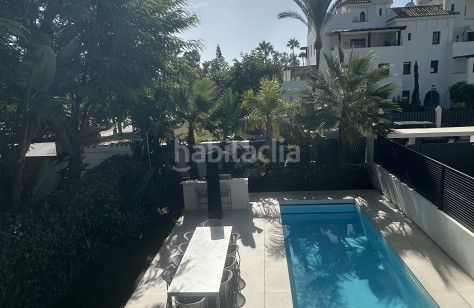 Foto 3353a267-9233-4053-96ae-093c9b93087c. Chalet mit parking pool in Puerto Banús Marbella