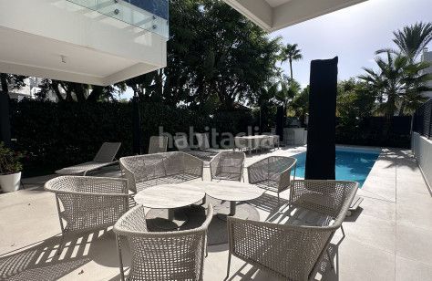 Foto 8bb4ff4d-0ea3-42bf-82f9-e6c811969d4d. Chalet mit parking pool in Puerto Banús Marbella