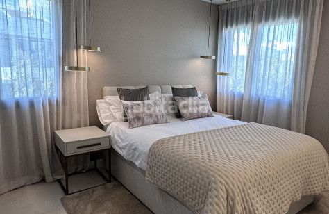 Foto 98ed11ce-3742-47fe-884b-90d1443c5b7d. Chalet mit parking pool in Puerto Banús Marbella