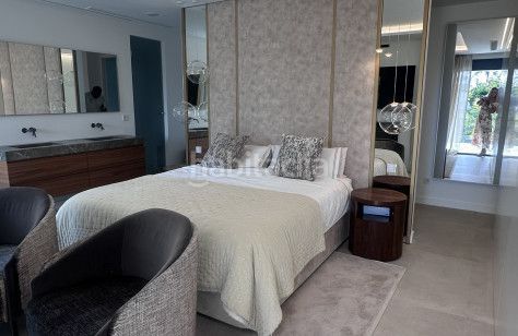 Foto a19f581f-b914-422b-82a1-eb8176fecbf8. Chalet mit parking pool in Puerto Banús Marbella