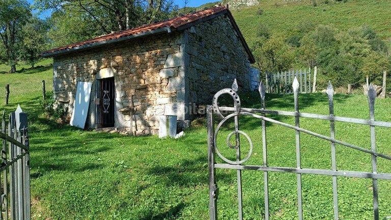 Foto e4702c68-896e-444c-94e3-5aa0a94b0692. Finca rústica a Proaza
