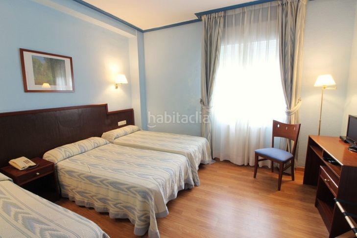 Foto be53144f-95f1-4b8d-be01-6722244a3f3d. Edifici amb piscina a Cangas de Onís