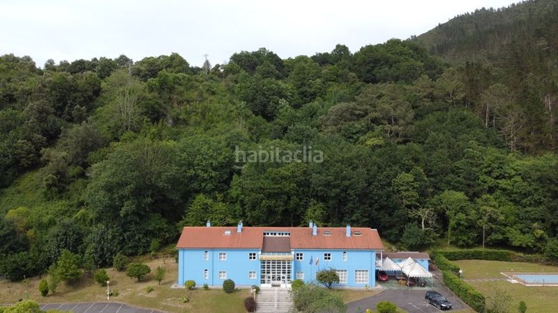 Foto d091464c-0d18-432c-a411-9ccb37b86ca4. Edifici amb piscina a Cangas de Onís