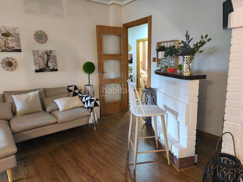 Foto 0d6eaa81-d6e0-48c0-8d1e-07f1ea57509d. Àtic amb xemeneia calefacció a Pravia