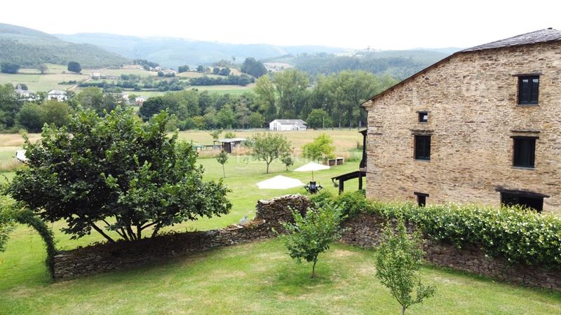 Foto f8ce5f6f-10b8-41bc-8afb-f0396cab346c. Edificio hotel san tirso en San Tirso de Abres